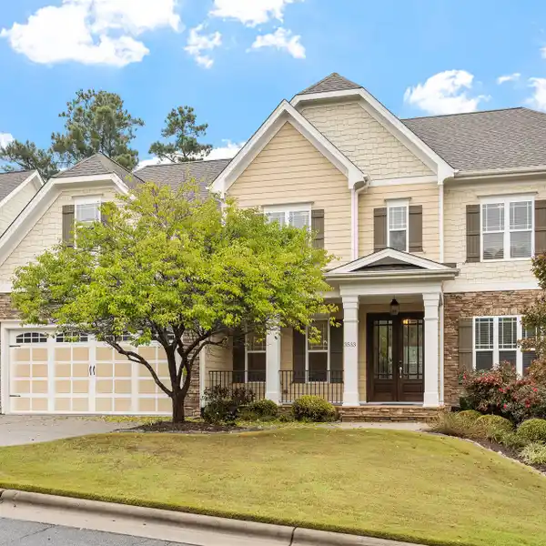 CUSTOM-BUILT LUXURY RESIDENCE IN A DESIRABLE NEIGHBORHOOD