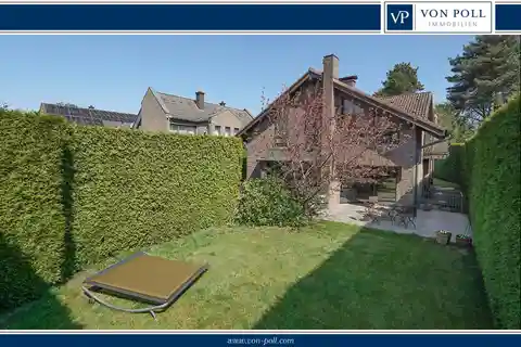 Modernized Two-Family House with Large Garden and Versatile Options