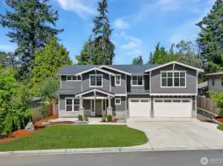 Luxurious Retreat with Every Amenity Within Reach