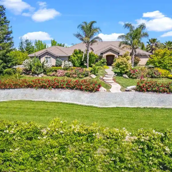 FIVE BEDROOM FAMILY HOME ACROSS LUSH ACRES