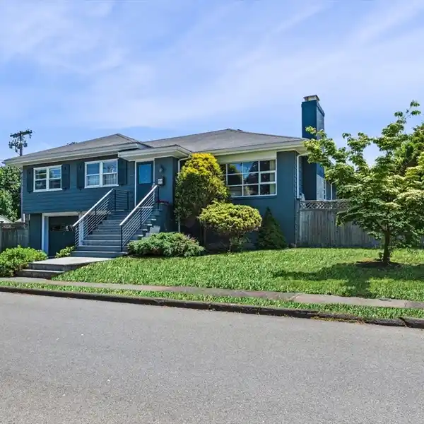 SPACIOUS AND VERSATILE HOME IN PRIME LOCATION