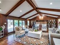 STYLISH HOME IN SOUGHT AFTER RUSSWOOD ACRES