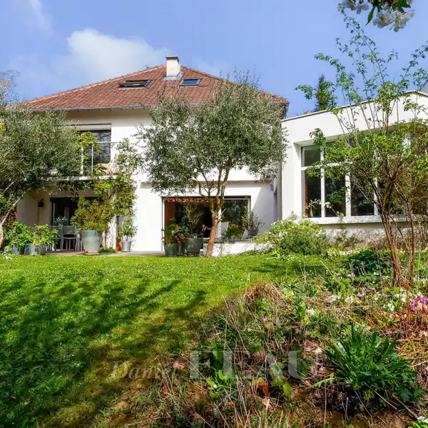 LIGHT-FILLED FAMILY HOME WITH MEDITERRANEAN GARDEN