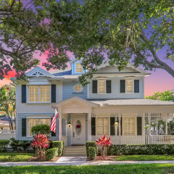 VICTORIAN CHARMER WITH HIGH-END RENOVATIONS
