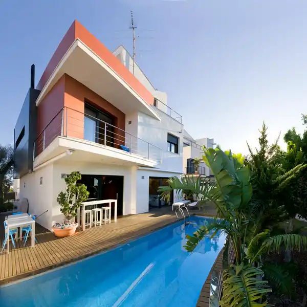 UNIQUE MODERN ARCHITECT-DESIGNED VILLA