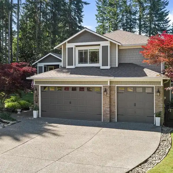 BEAUTIFULLY UPDATED HOME IN WEATHERBY ESTATES