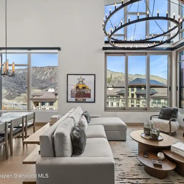 EFFORTLESS MOUNTAIN LUXURY PENTHOUSE