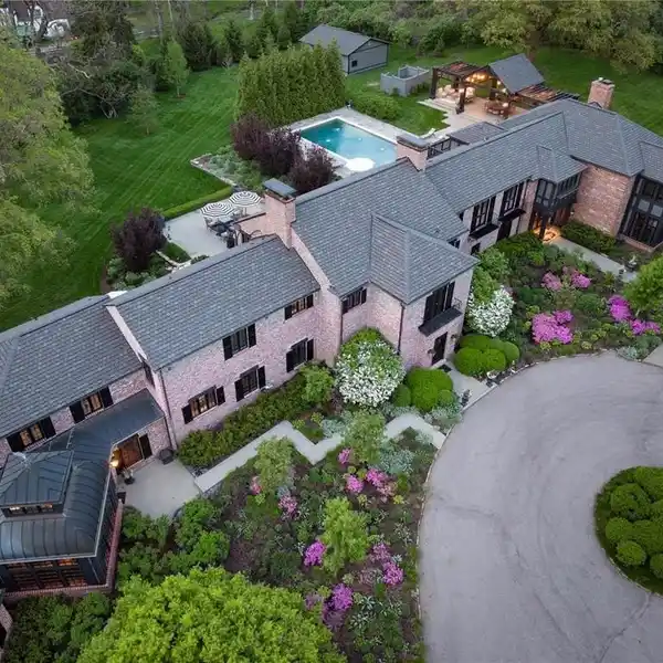 QUINTESSENTIAL HUNTLEIGH ESTATE