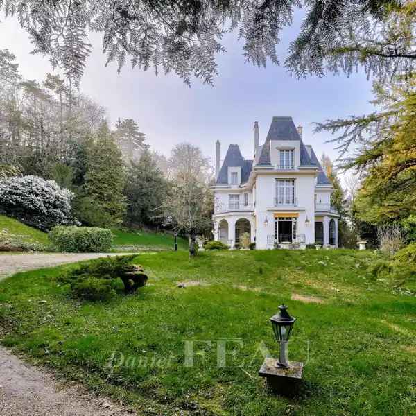 MAGNIFICENT 19TH CENTURY MANSION