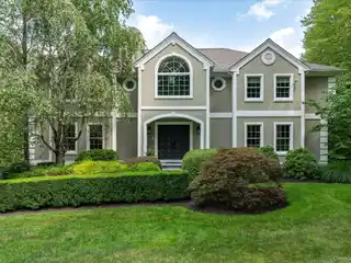 Stylish and Spacious Colonial in Orchard Hill