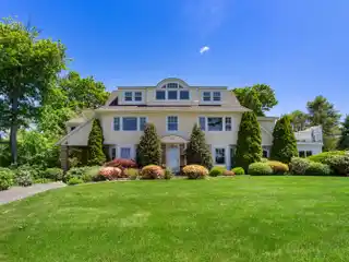Classic Elegance Steps from Stamford Yacht Club