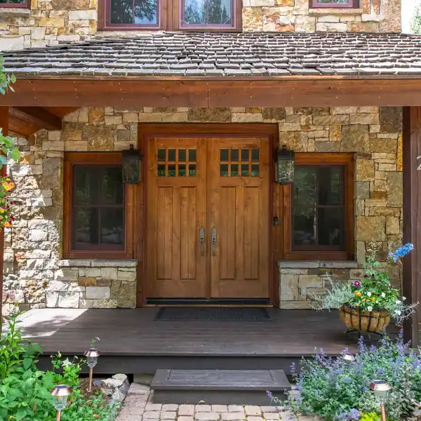 EXCEPTIONAL HOME ON 4.2 ACRES IN PRESTIGIOUS OVERLOOK