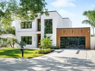 Elegance and Comfort with Modern Refinement