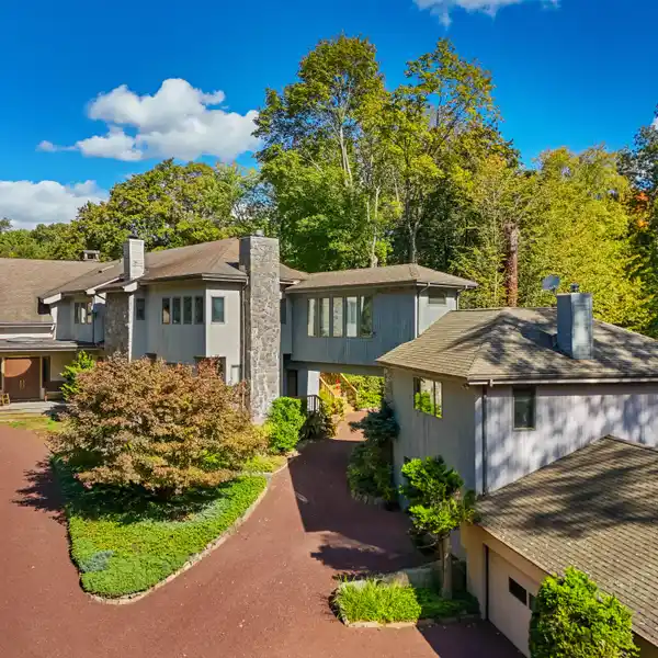 EXCEPTIONAL 6.5-ACRE COUNTRY COMPOUND