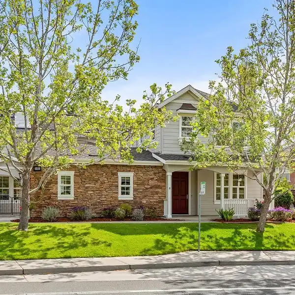 COMFORT AND ELEGANCE IN POINTE MARIN