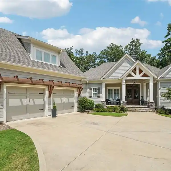 GRACIOUS HOME BLENDING CHARM AND ELEGANCE