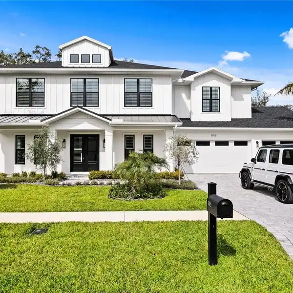 PEACEFUL CUSTOM-BUILT LUXURY HOME