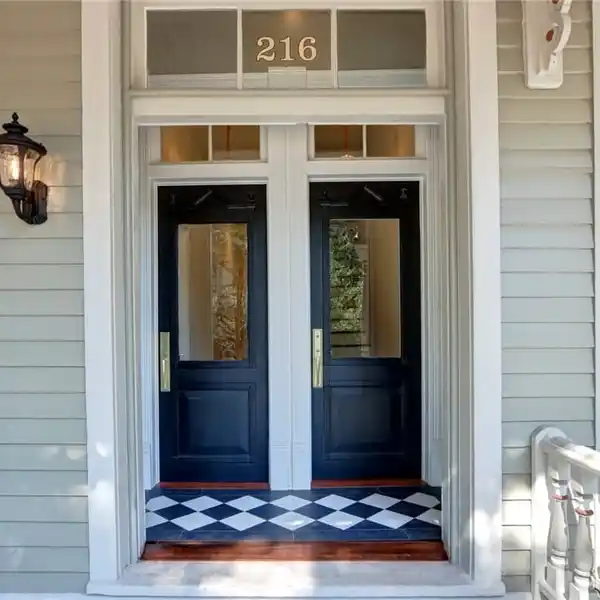 RENOVATED VICTORIAN DISTRICT JEWEL