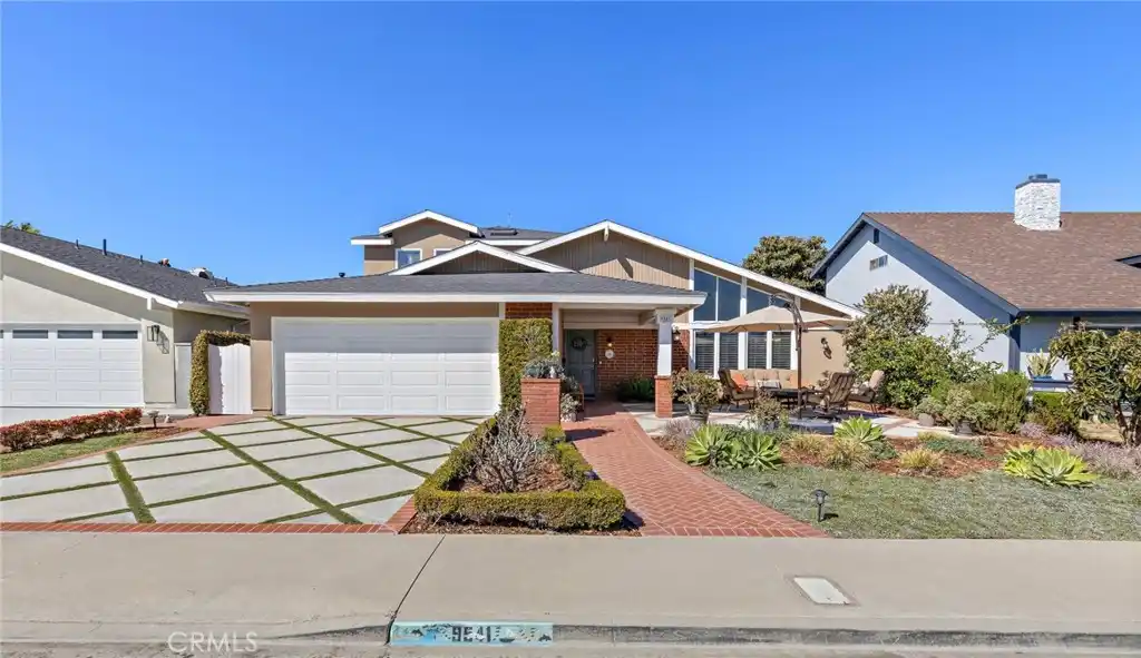 Gorgeous Home in Sought-after South Huntington Beach