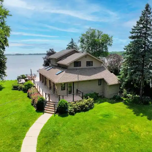 REMARKABLE LAKESIDE LIVING EXPERIENCE ON EAGLE LAKE