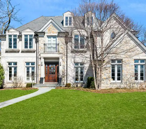 SPACIOUS SIX BEDROOM HOME