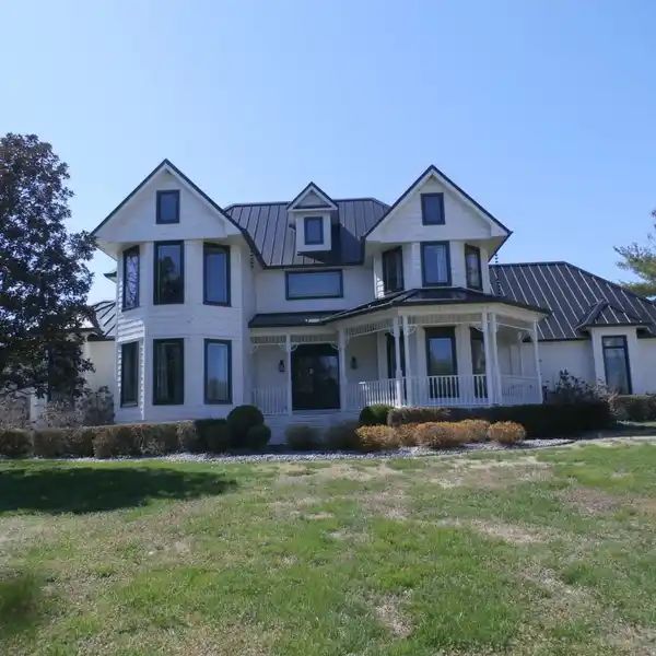 GREAT LOOKING HOME CLOSE TO THE LAKE