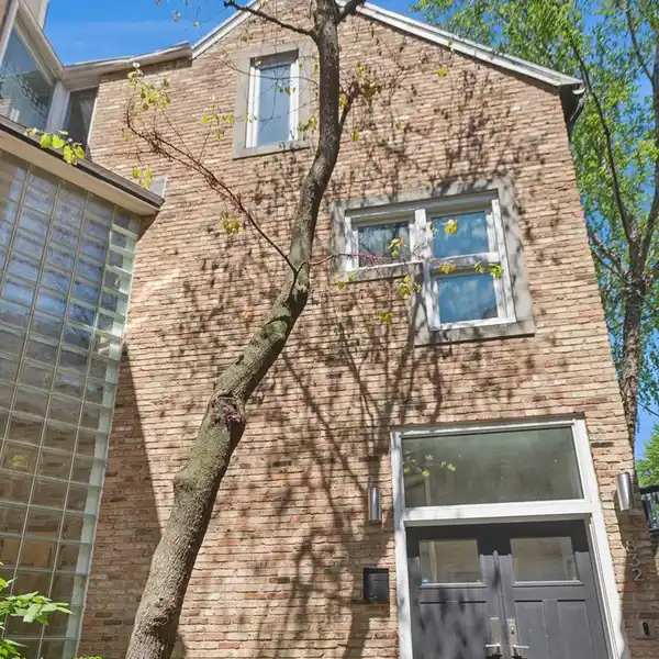 BRIGHT AND AIRY COACH HOUSE
