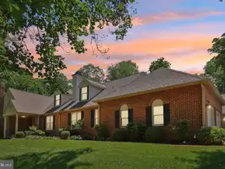 Masterpiece of Sophistication and Style in an Exclusive Private Community