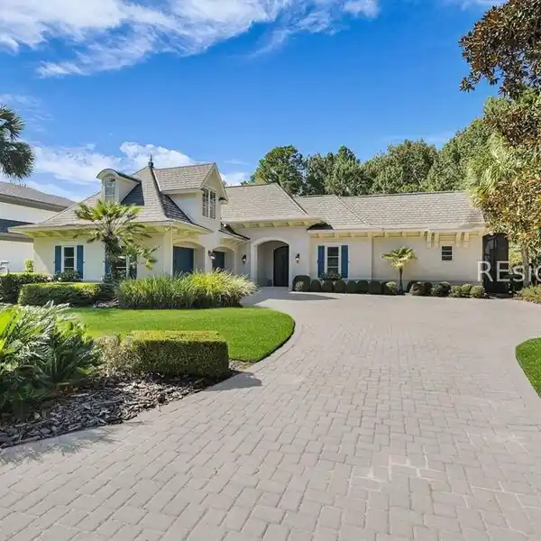 LIFESTLYE AND COMFORT IN BERKELEY HALL