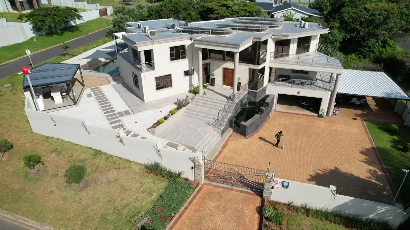 Modern Masterpiece in the Prestigious Sheffield Beach Area
