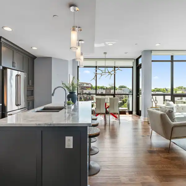 STUNNING AND SOPHISTICATED PENTHOUSE IN COVETED NASHVILLE BOUTIQUE HIGH-RISE