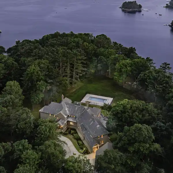COASTAL ENGLISH MANOR ON PRIVATE FREEPORT PENINSULA