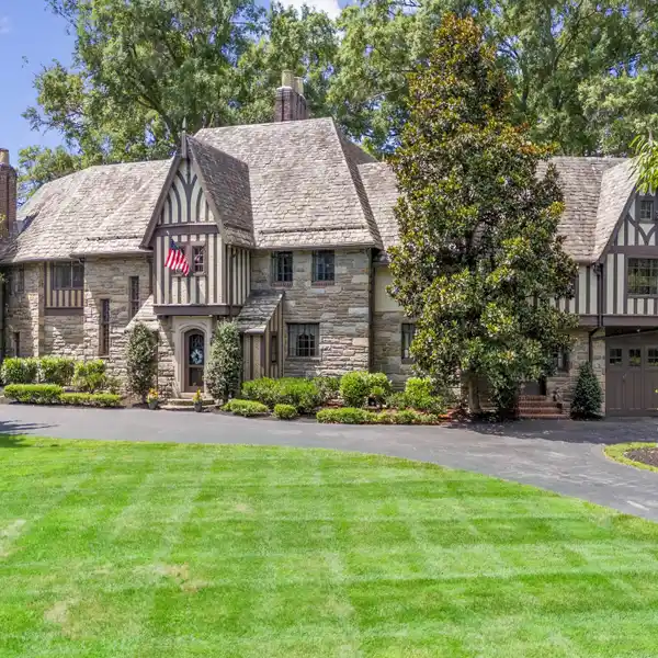 HISTORIC TUDOR MASTERPIECE WITH TIMELESS CHARM