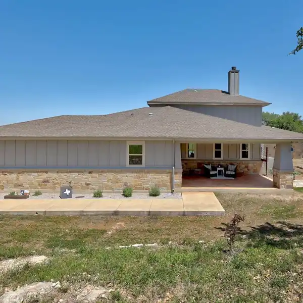 PRIVATE HILLTOP LIVING WITH WORLD-CLASS VISTAS