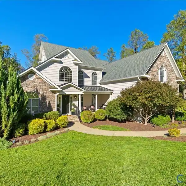 EXQUISITE HOME IN SOUGHT-AFTER RIVER DOWNS COMMUNITY