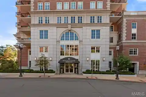 Expansive Condo with Panoramic Sunset Views