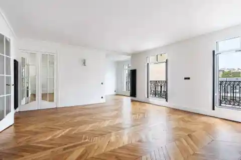 Sunny Dual-Aspect Apartment