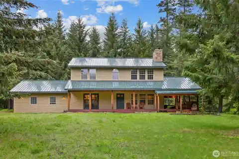 Breathtaking Five-Acre Retreat