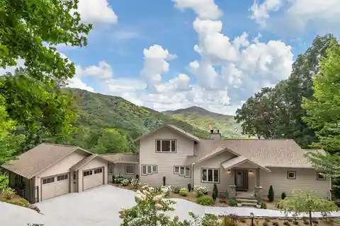 Refined Mountain Living in This Elegant Residence