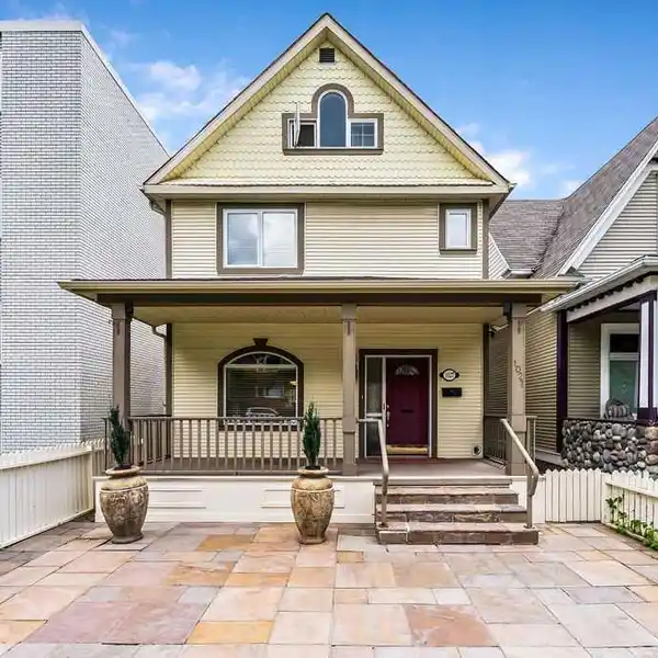 CHIC URBAN LIVING WITH MODERN UPGRADES
