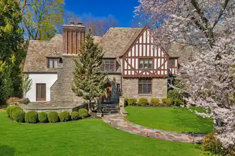 Sophisticated and Stylish Cotswold Tudor