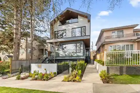 Refined Half Duplex in Douglas Park