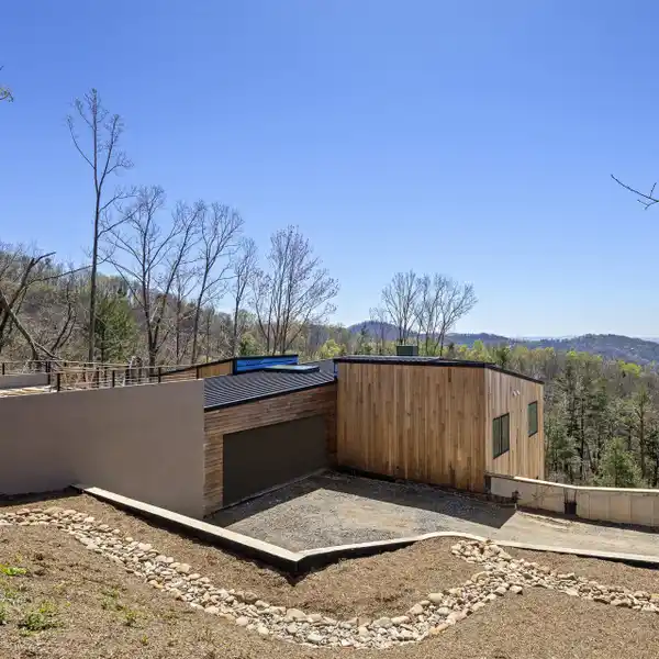 ENVIRONMENTALLY CONSCIOUS MOUNTAIN HOME