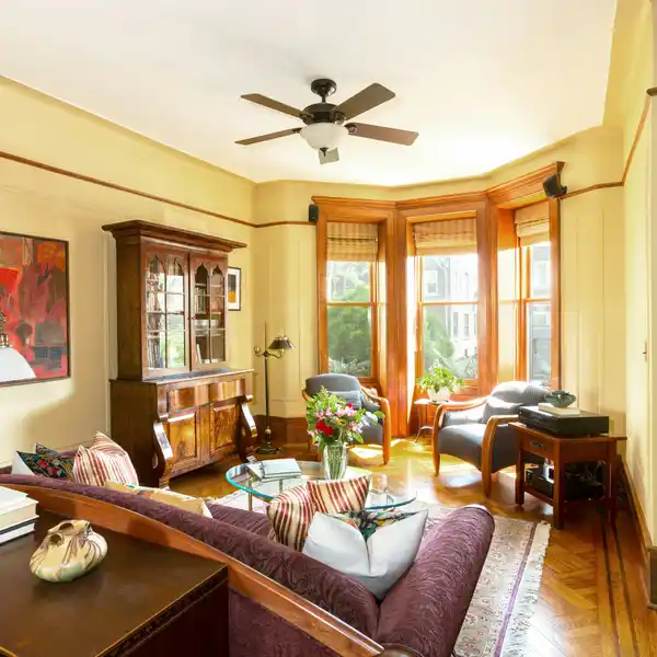 GORGEOUS 1910 SINGLE-FAMILY TOWNHOUSE