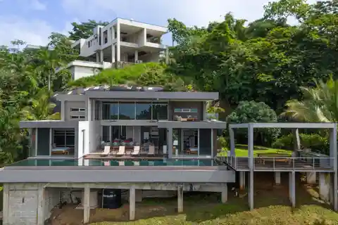 Villa Gaia: Gorgeous Modern Designed Ocean View Home