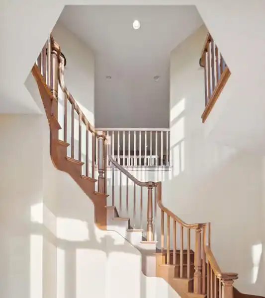 EXTRAORDINARY RESIDENCE IN FIELD PARK