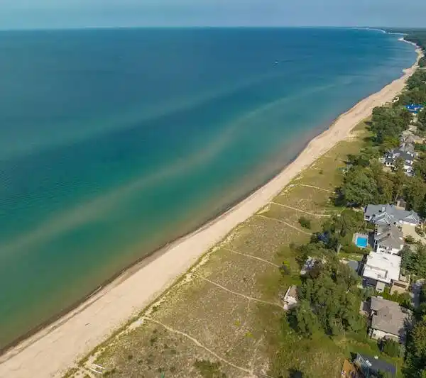 TIMELESS LAKEFRONT CONTEMPORARY