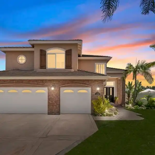 METICULOUSLY MAINTAINED HOME IN SUMMERWALK