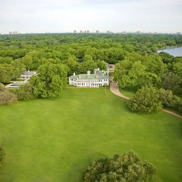 DALLAS LANDMARK OVERLOOKING WHITE ROCK LAKE