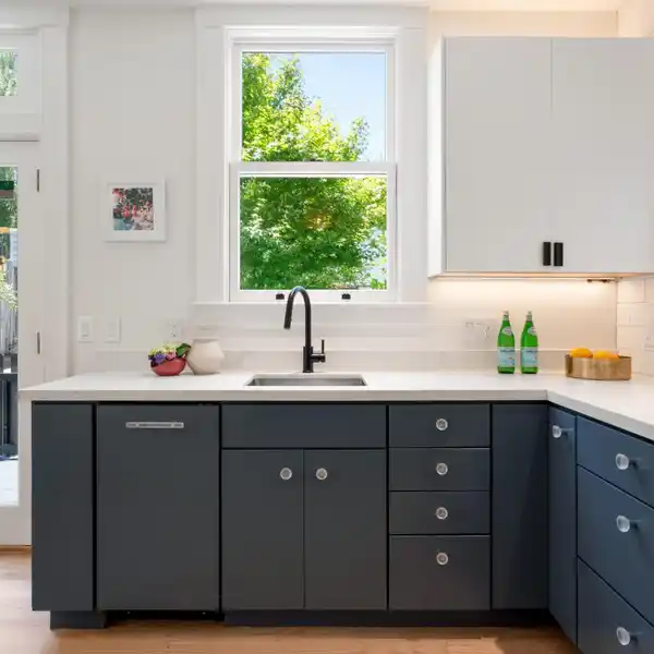 FRESHLY UPDATED UNIT IN AN 1897 QUEEN ANNE BUILDING